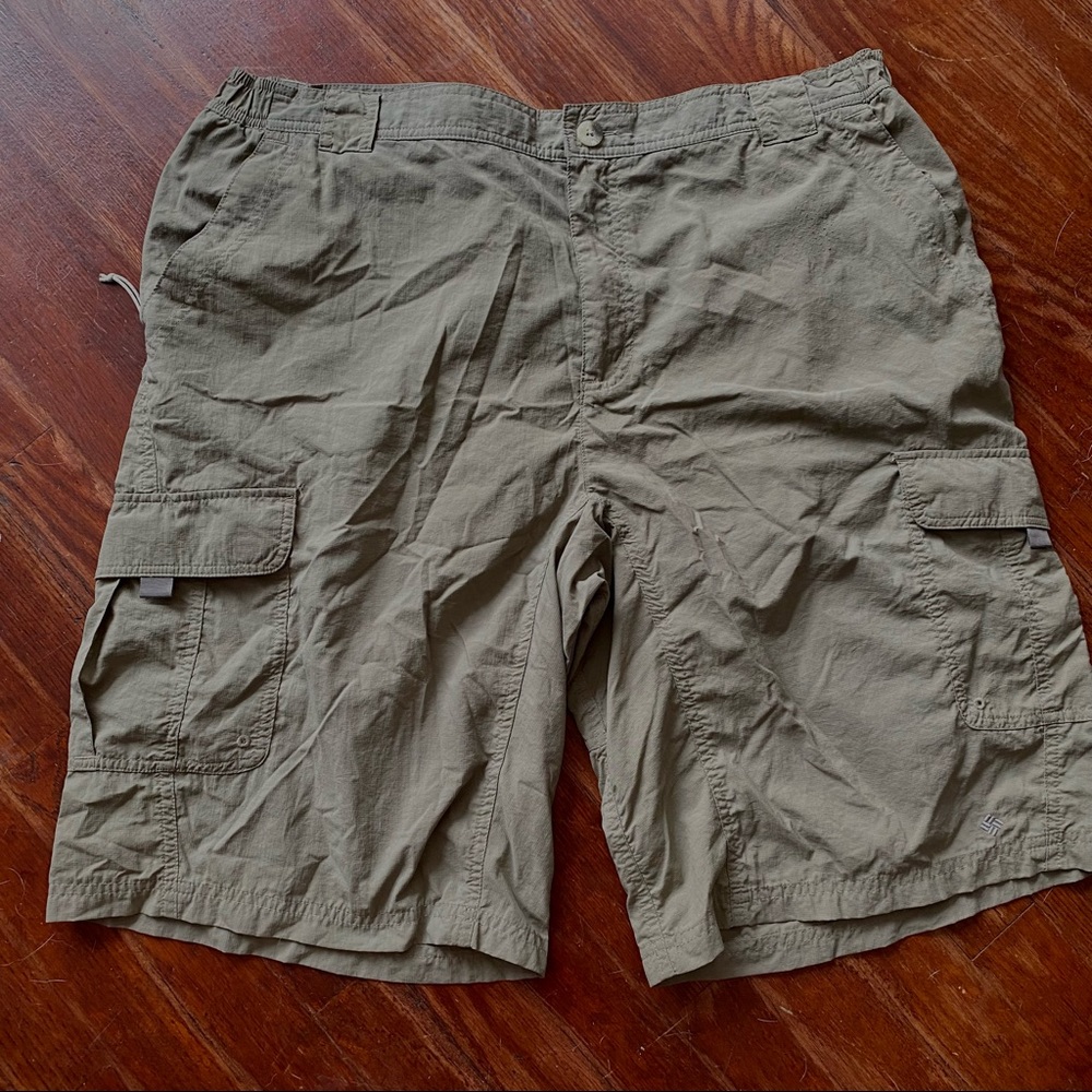 Columbia Green Shorts Size XL